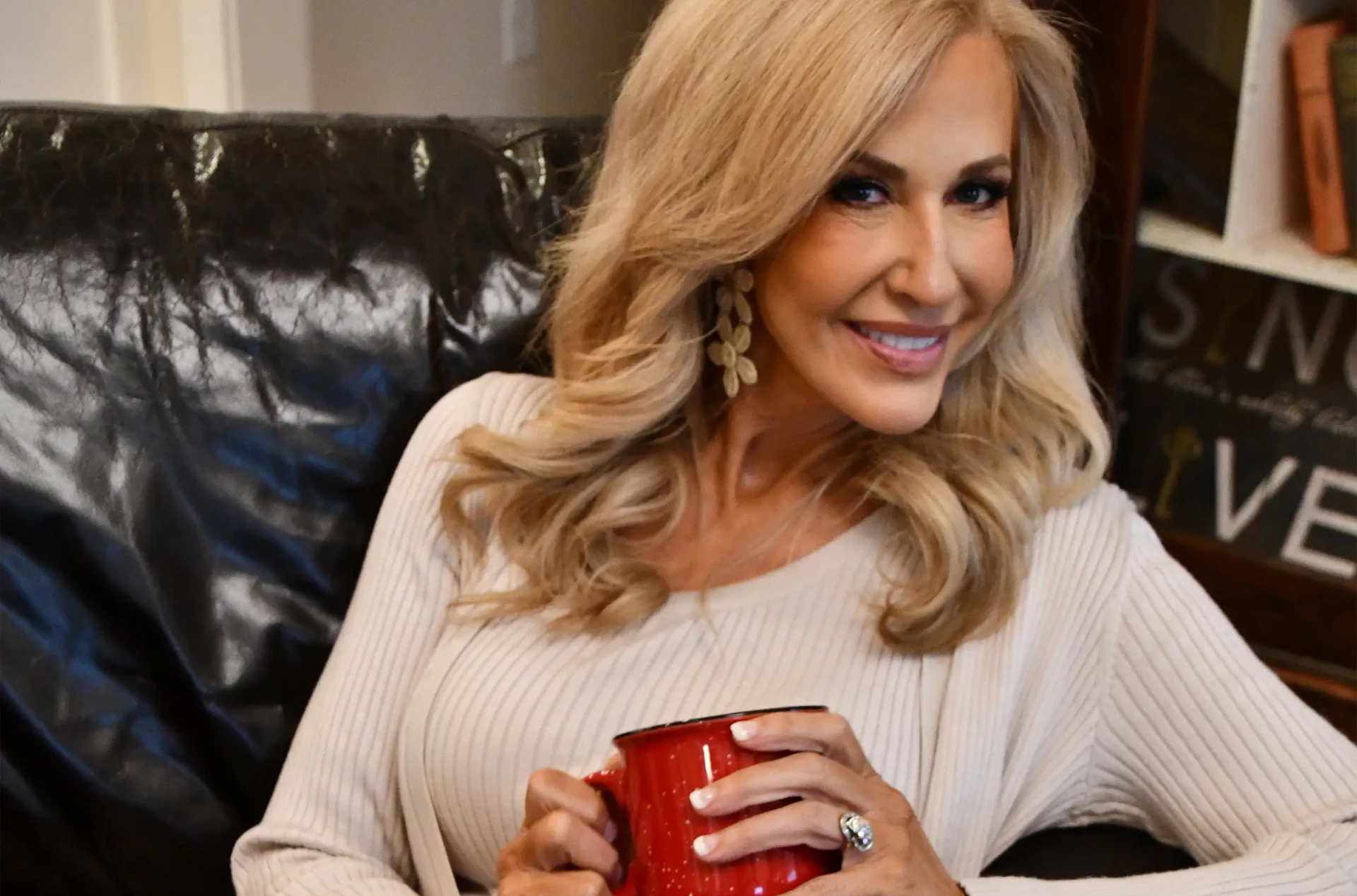 Dr. Tammy welcoming a member of the Hormone Bliss community